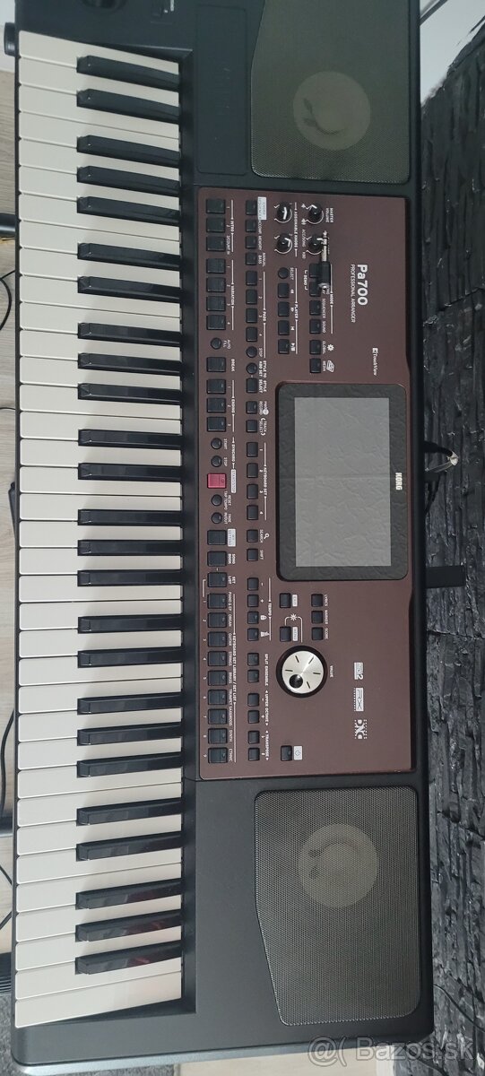 Korg pa700