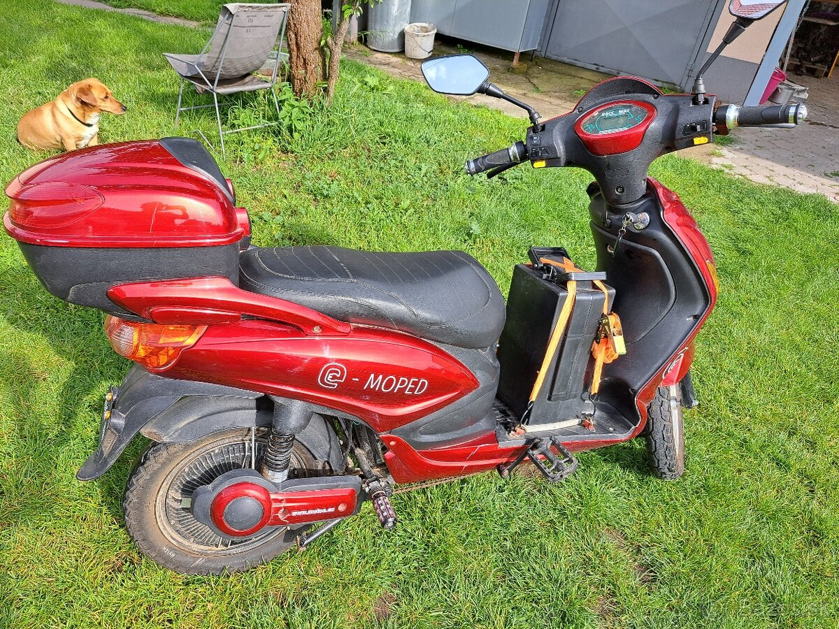 Elektrický bicykel z dvoma batériami.