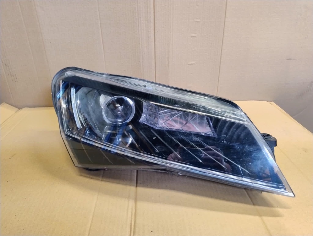 Pravy Predny svetlomet Led Skoda Superb 3 facelift