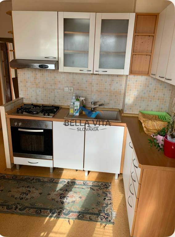 PRENÁJOM 3 izbový byt v centre Galanty