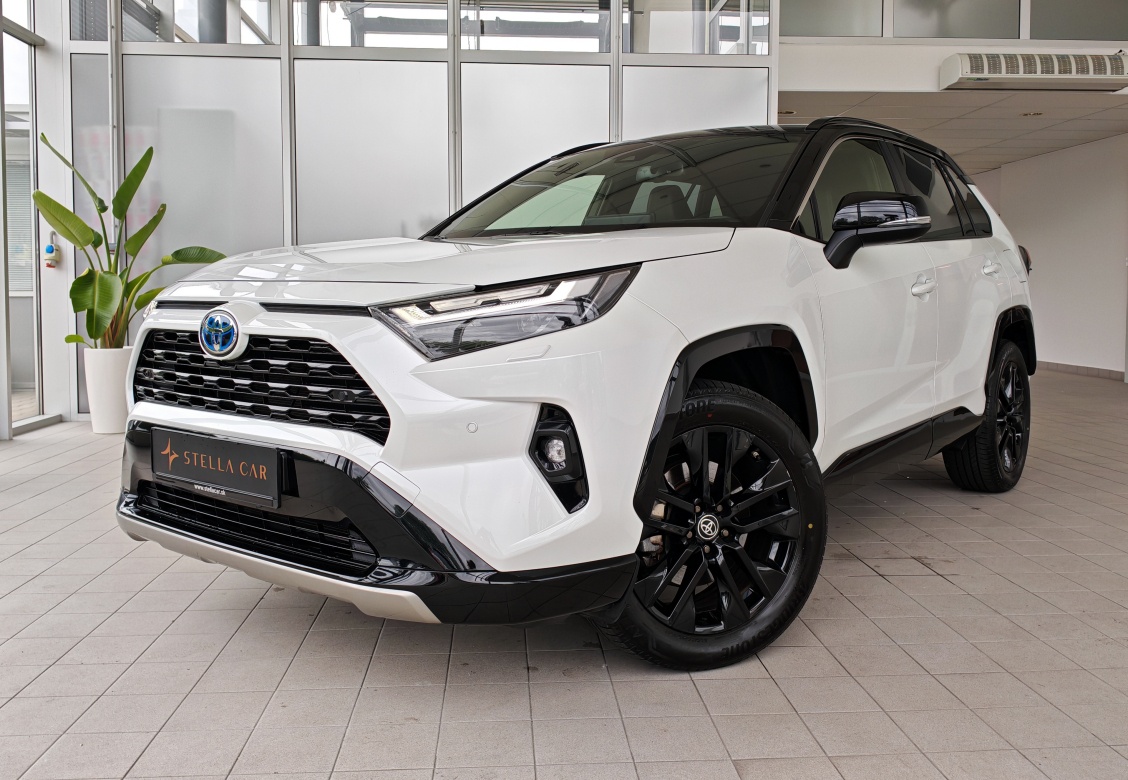 Toyota RAV4 Selection, 2.5 HEV, 131 kW, 4x4 //AJ NA SPLÁTKY