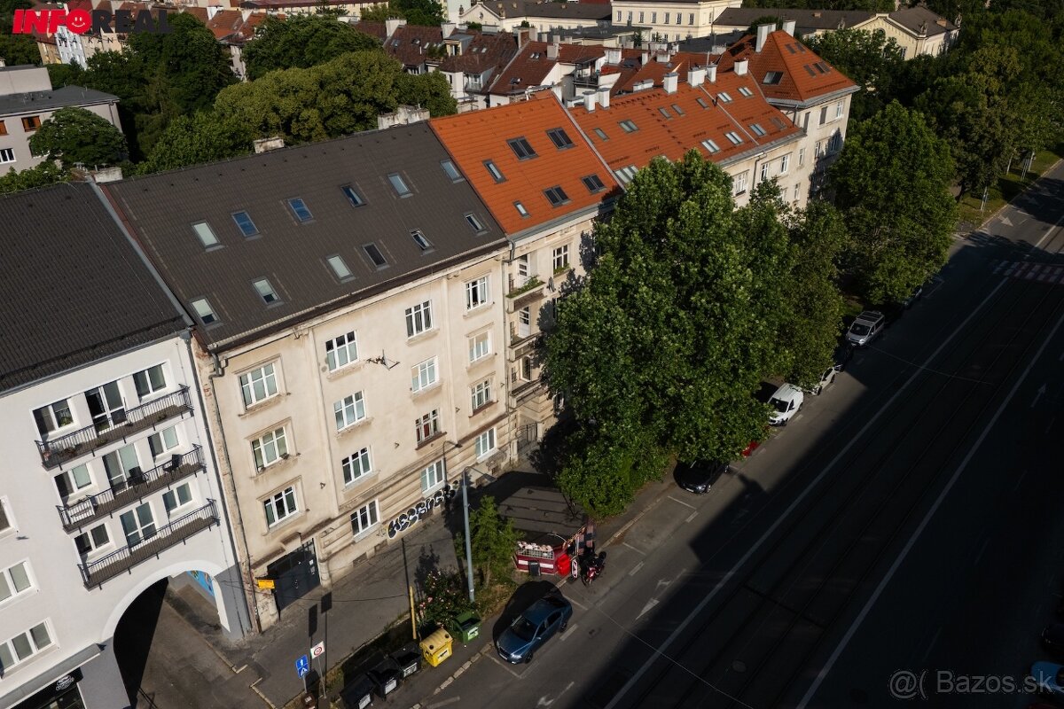Veľký 3-izbový byt (97 m² + balkón), možná reko. 4izb.