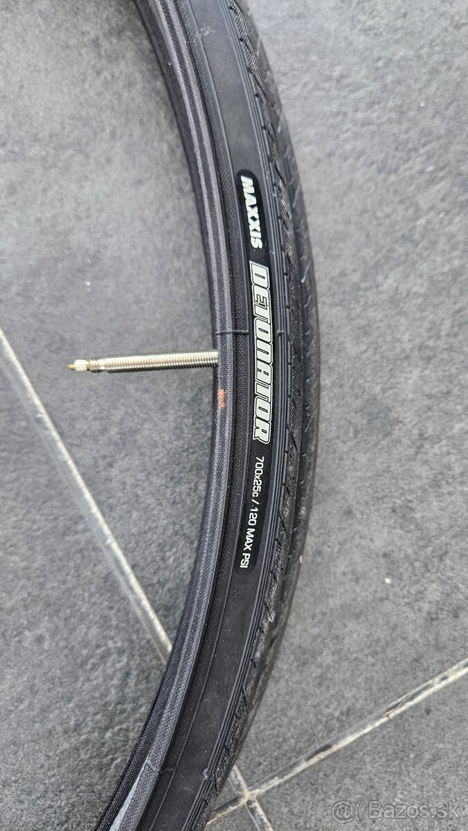 Maxxis detonator 700x25c