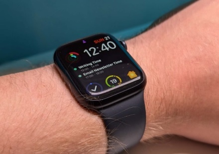 Predam Apple Watch SE, 44mm, krabicka, nabijacka.