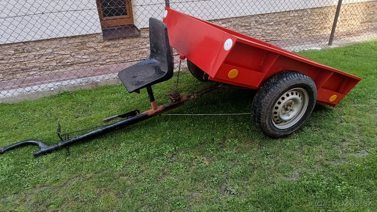 Vlečka vyklápacia