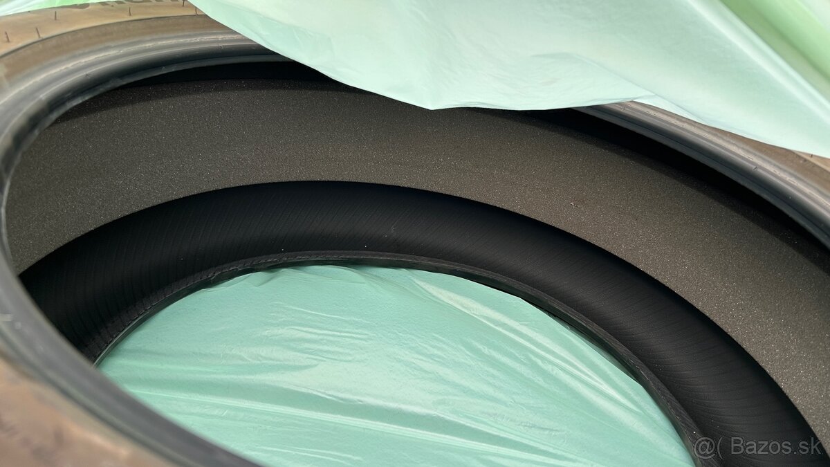 Pneumatiky 255/45 R19 w104