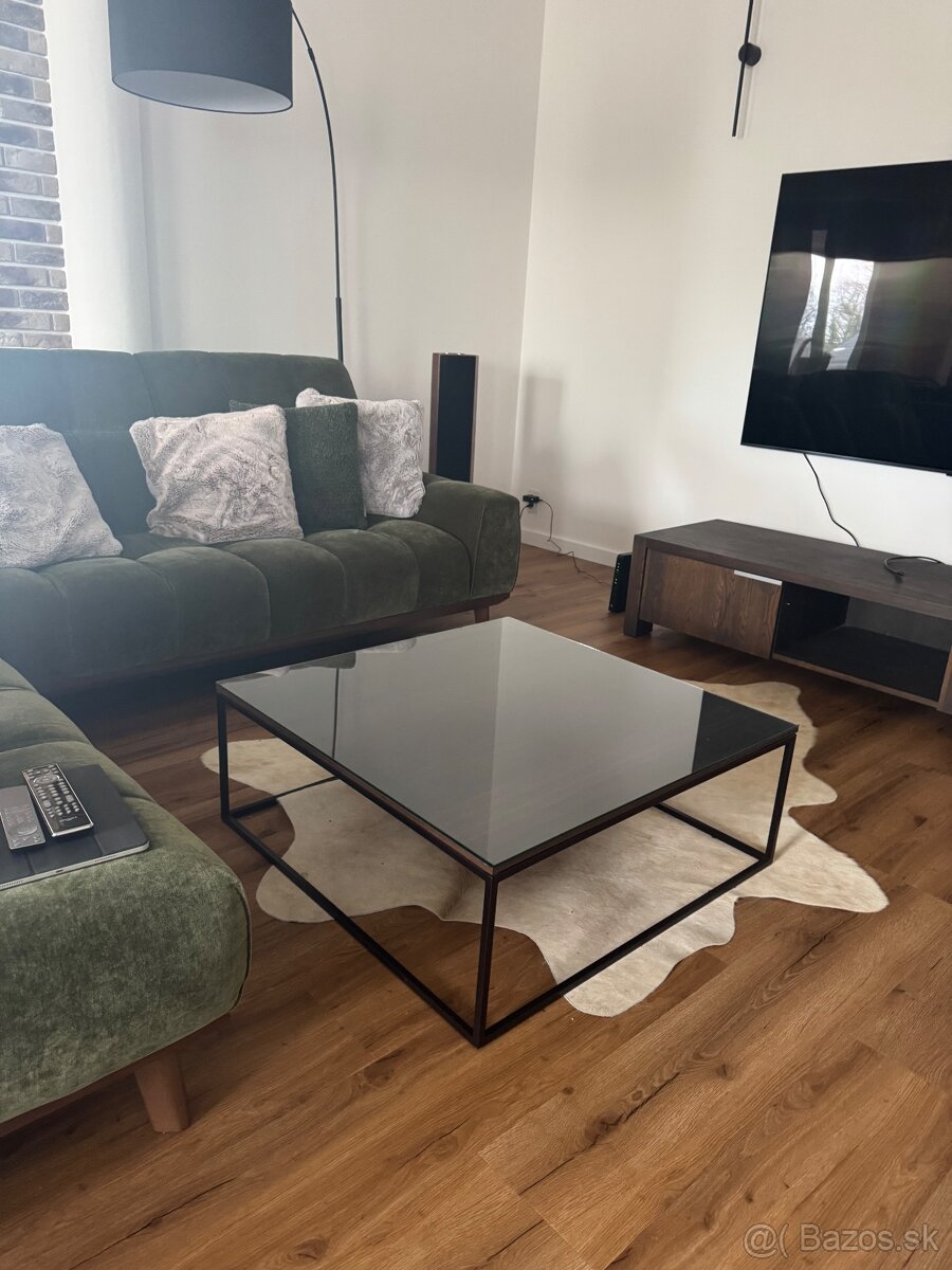 Predam konferencny stolik 90x90