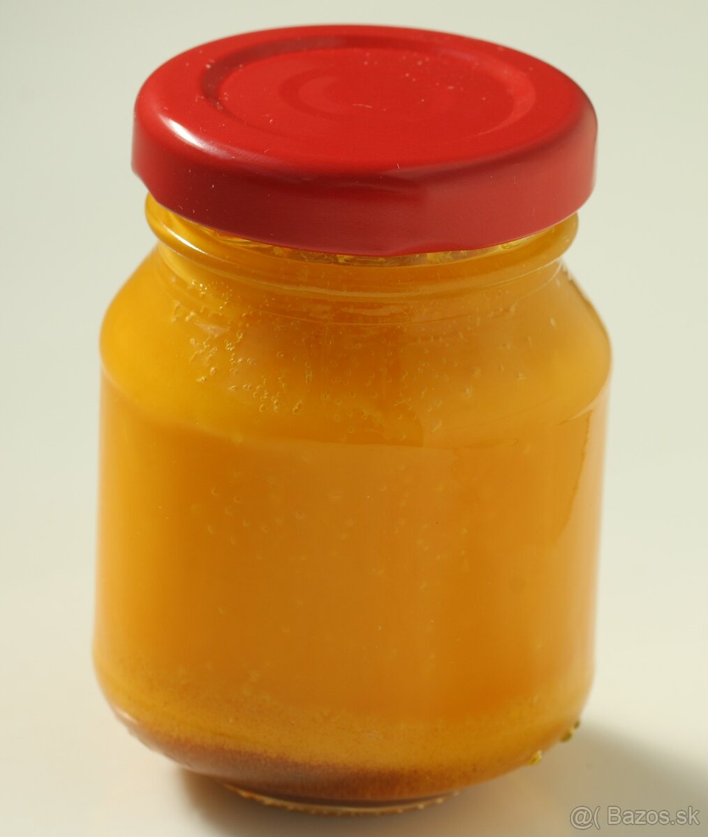 Domáca nechtíková masť v sklenenej fľaštičke