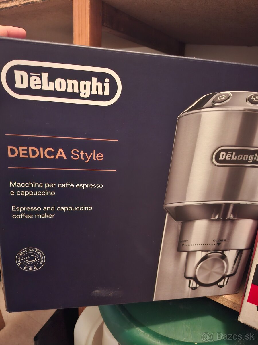 Málo pouzívaný kávovar DeLonghi Dedica Style