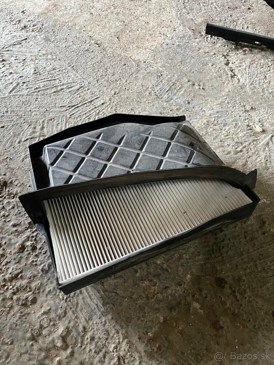 Kryt kabinového filtra audi a4 b7