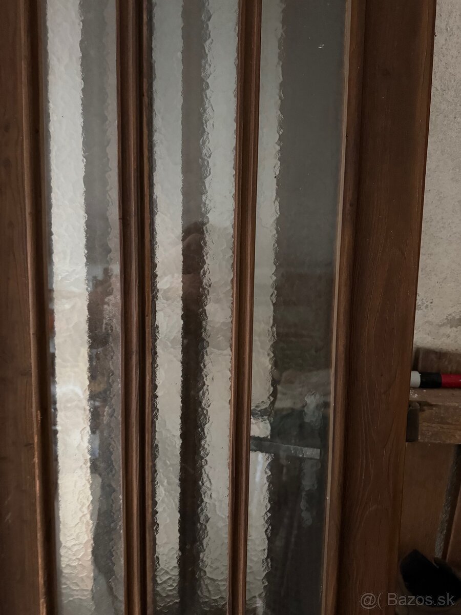 Vchodové drevené dvere