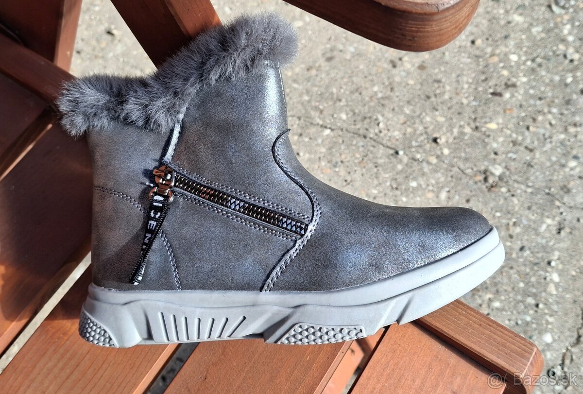 Dievčenské zateplené čižmy na zips č.34,35 nové