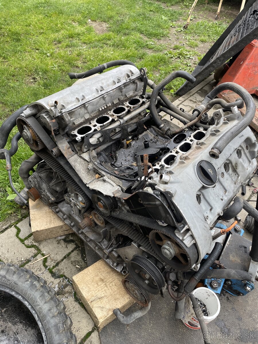 Predám alebo rozpredam motor V8