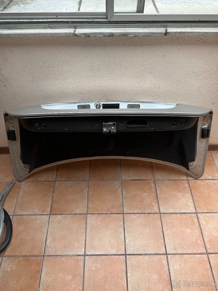 W211 zadné kufrove dvere