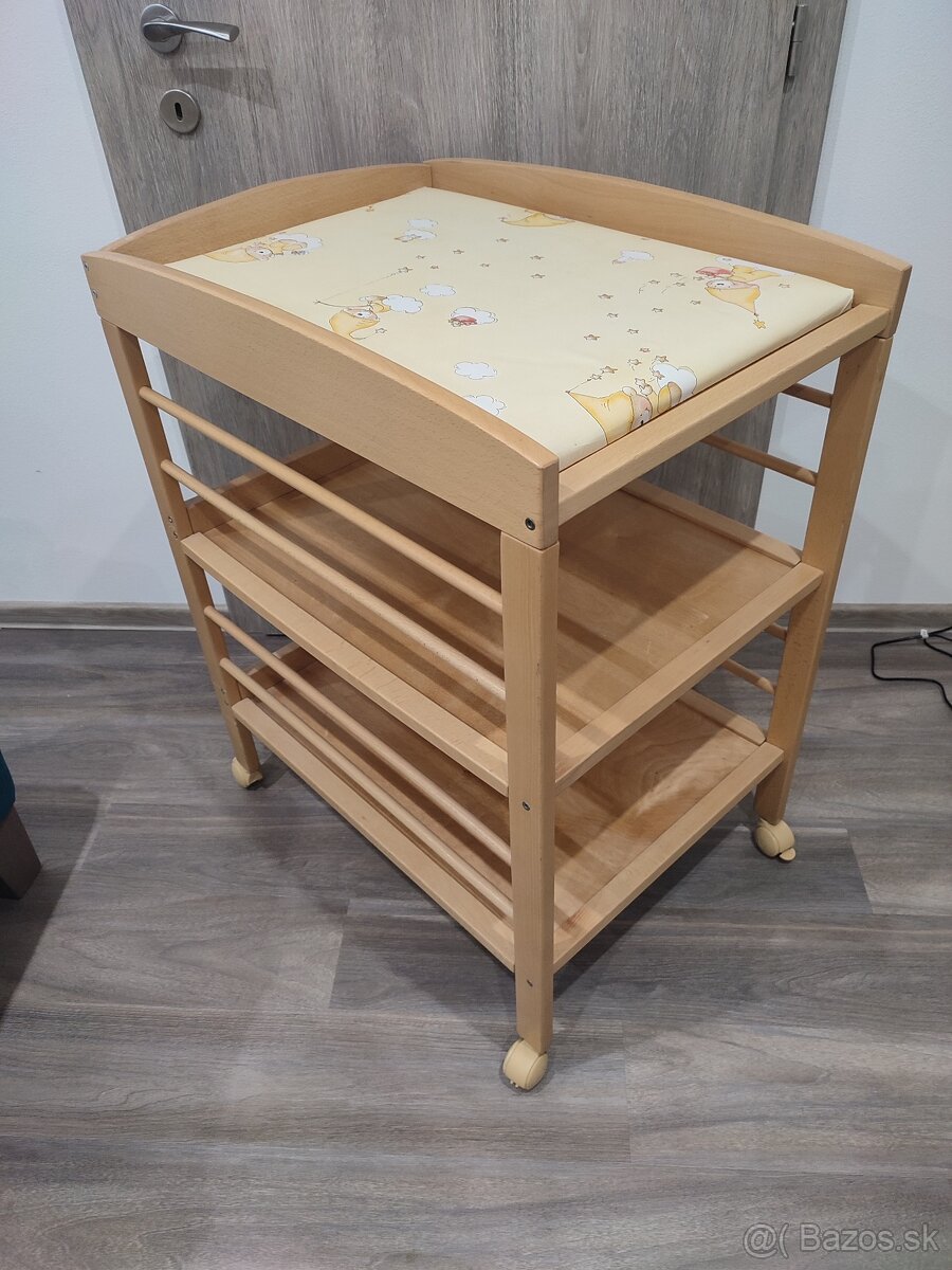 Prebaľovací pult