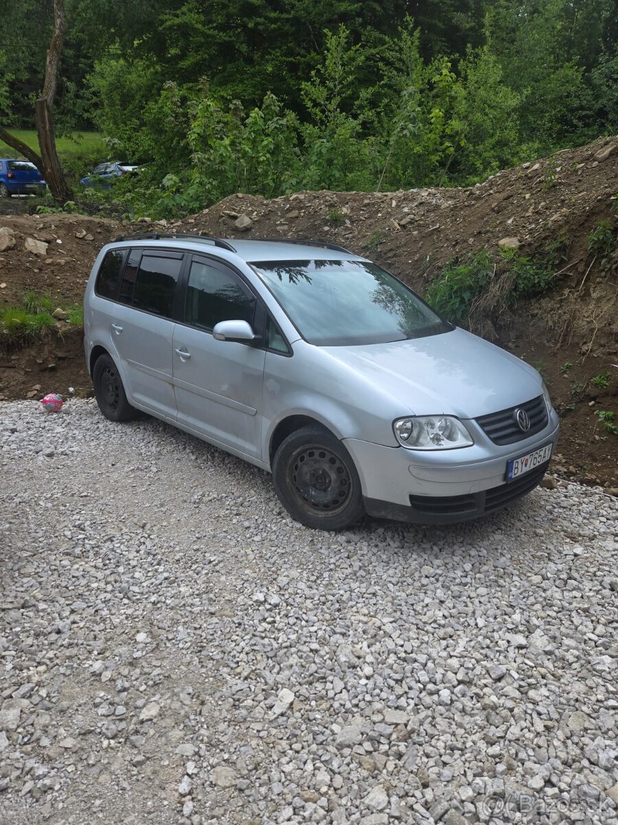 volkswagen touran.