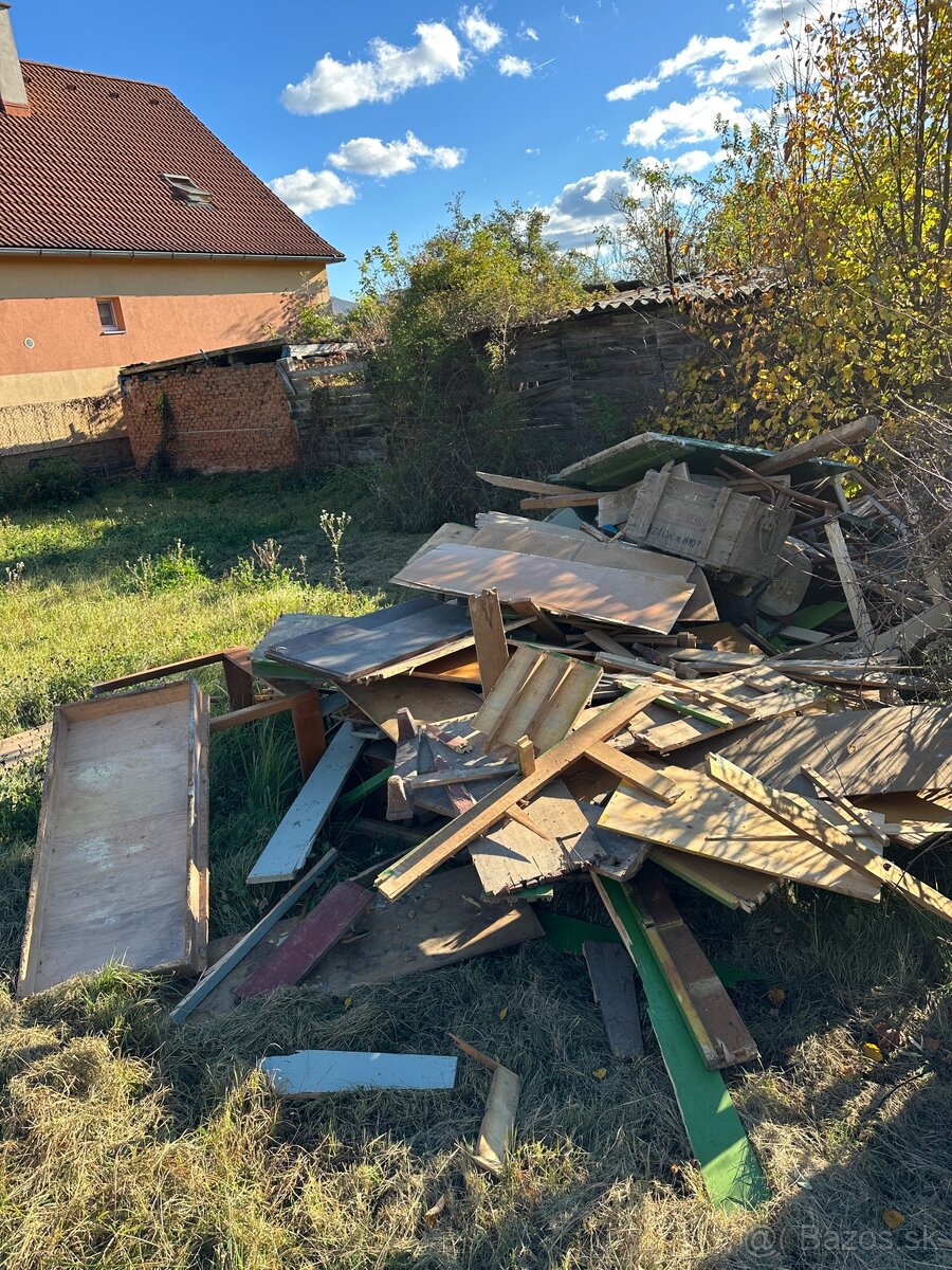 Darujem drevo, postele, skrine ...