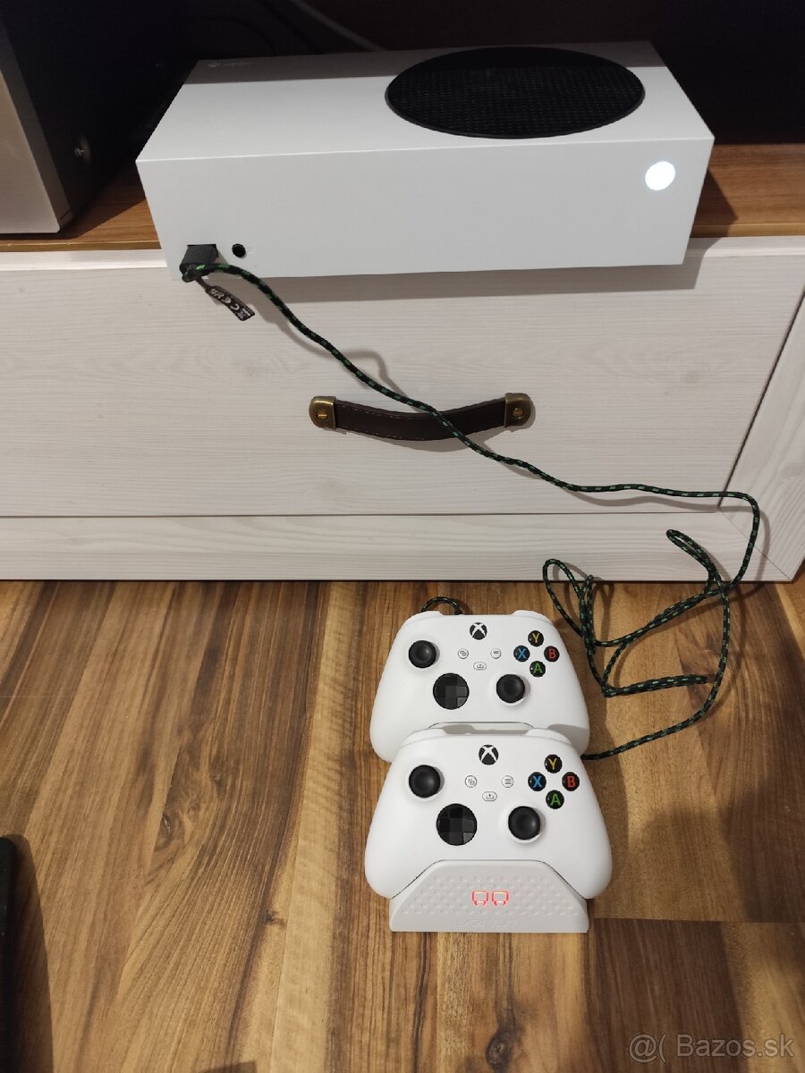 Predám xbox series s 512 GB SSD
