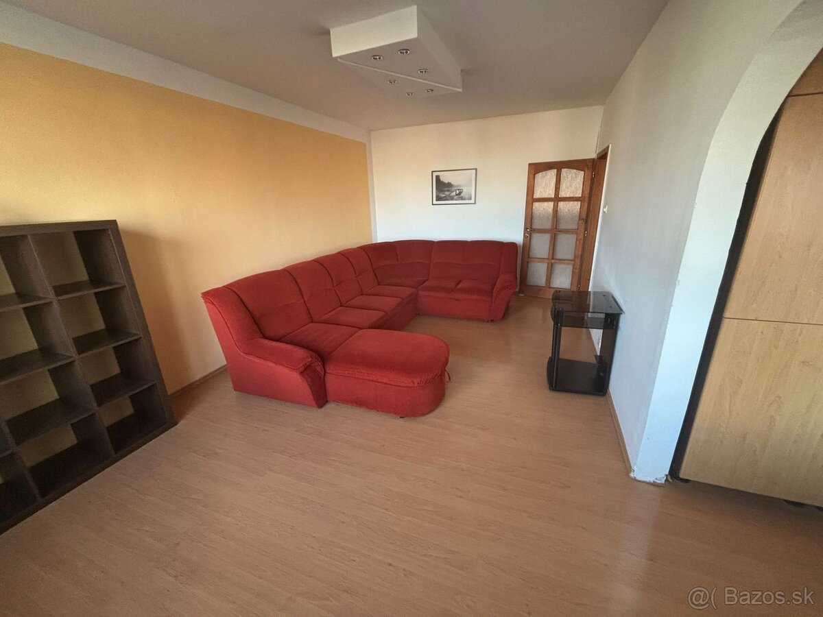 Na prenájom veľký 2 izbový byt Nitra - Čermáň, skvelá lokali