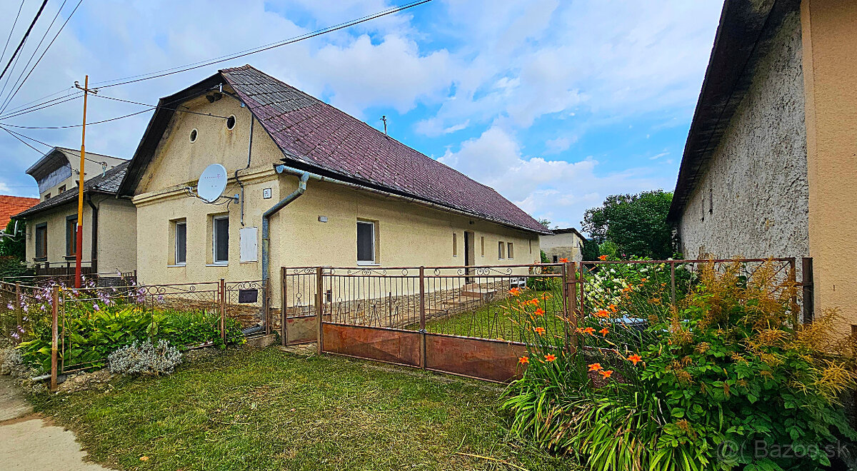 Rodinný dom v obci Chmiňany, s veľkou záhradou na predaj