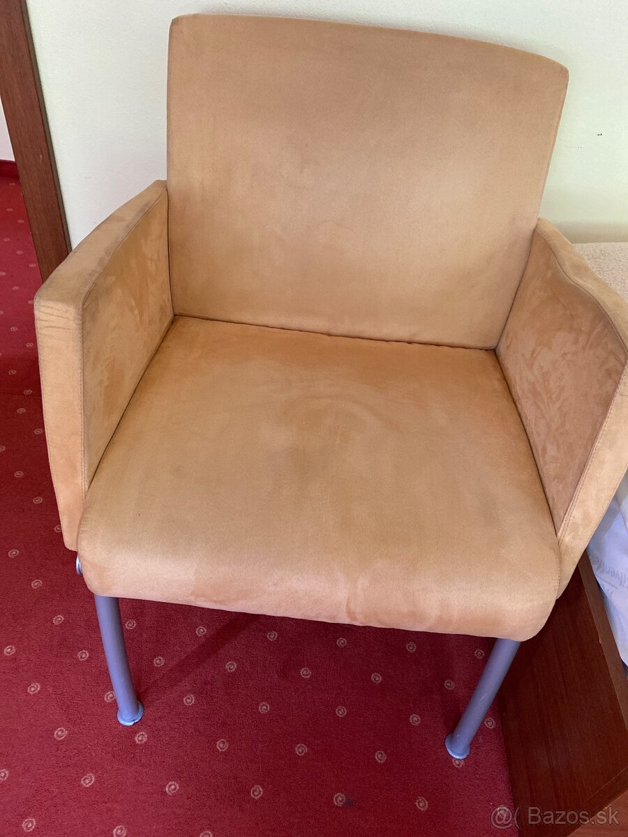 výpredaj pevných kresiel - kvalitná látka teflon