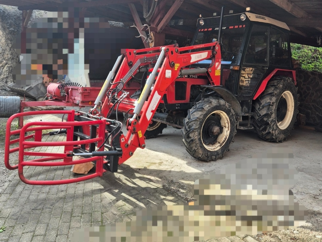 Traktor s príslušenstvom