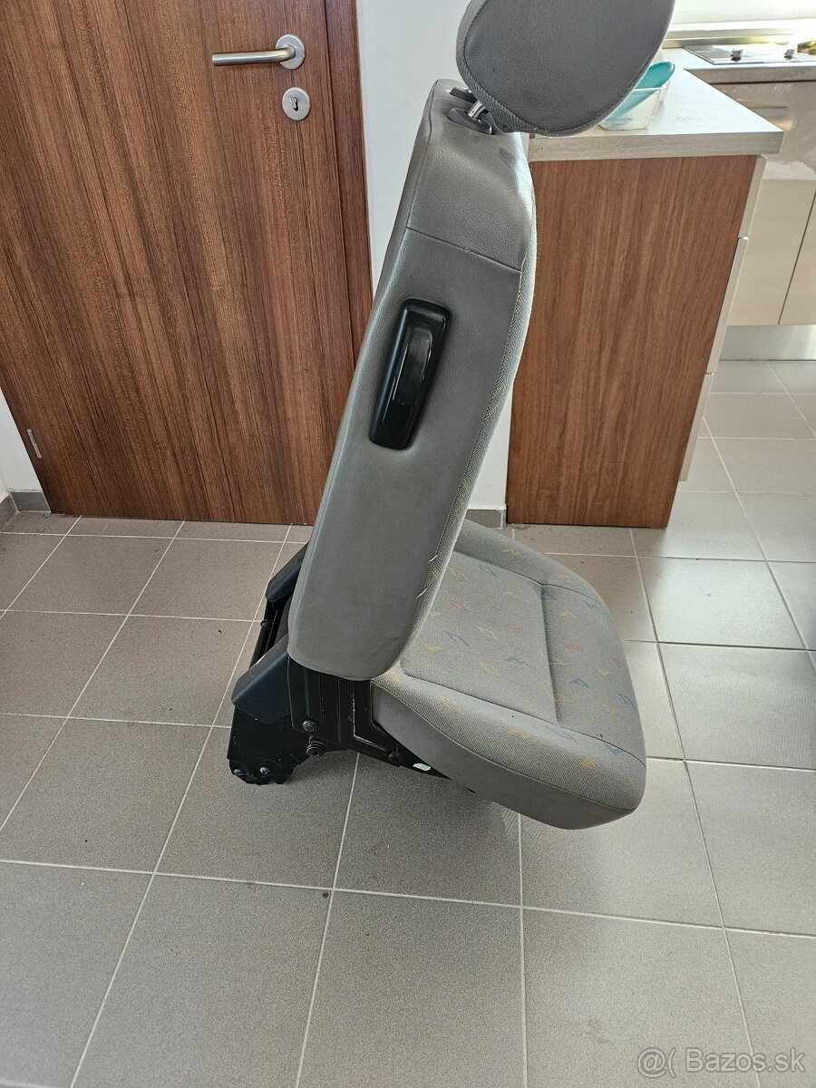 sklápacie sedadlo VW