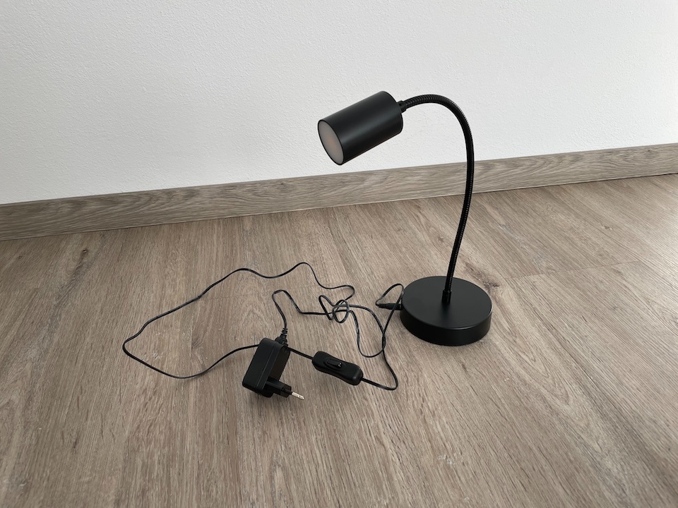 Lacná LED lampa na stôl