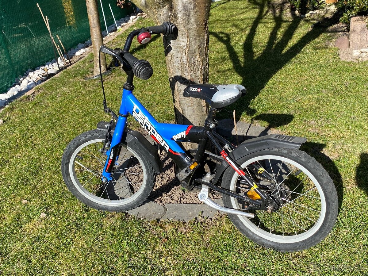 Športový modrý bicyklík