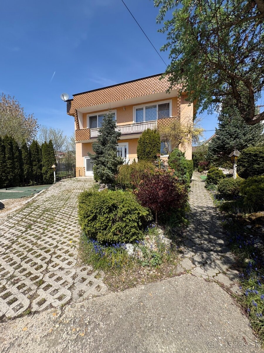 Haus, 729 m²