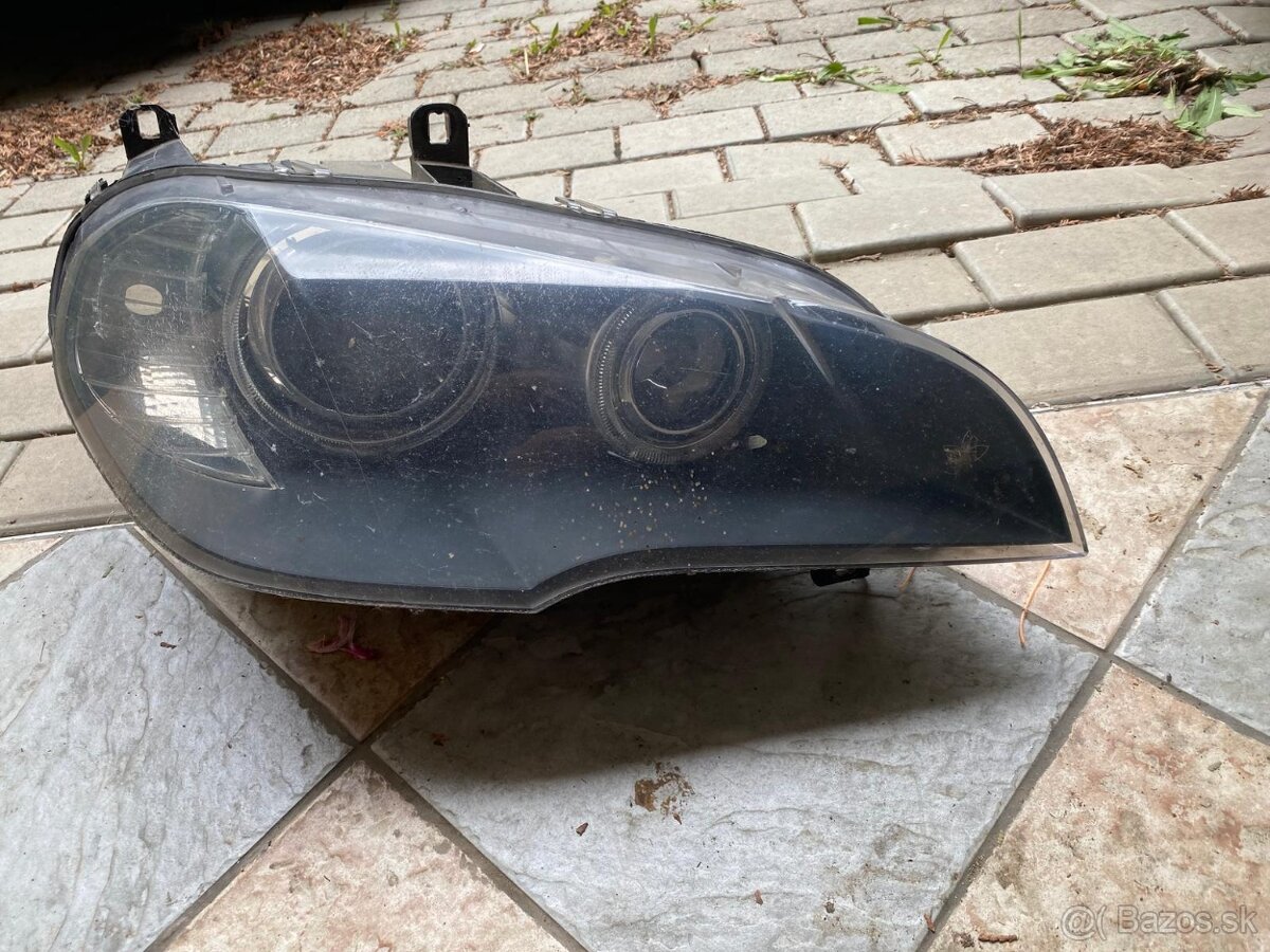 Predám predné svetlá BMW X5 E70