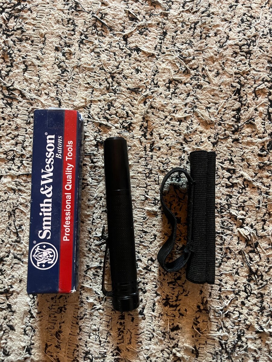 Smith a wesson obušok SWBAT12B