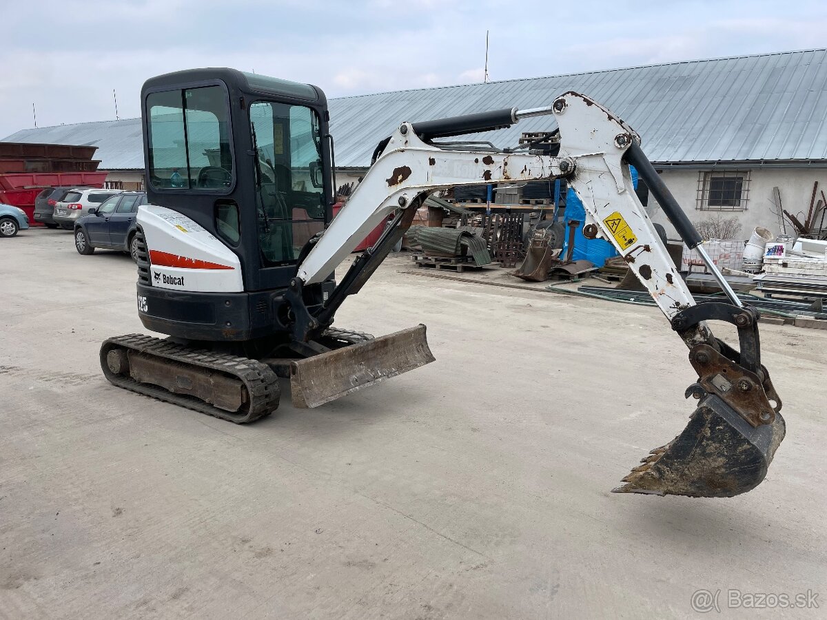 Minibager bobcat e25