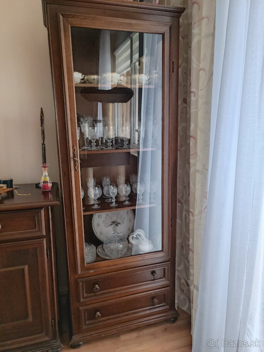 Starožitný nábytok