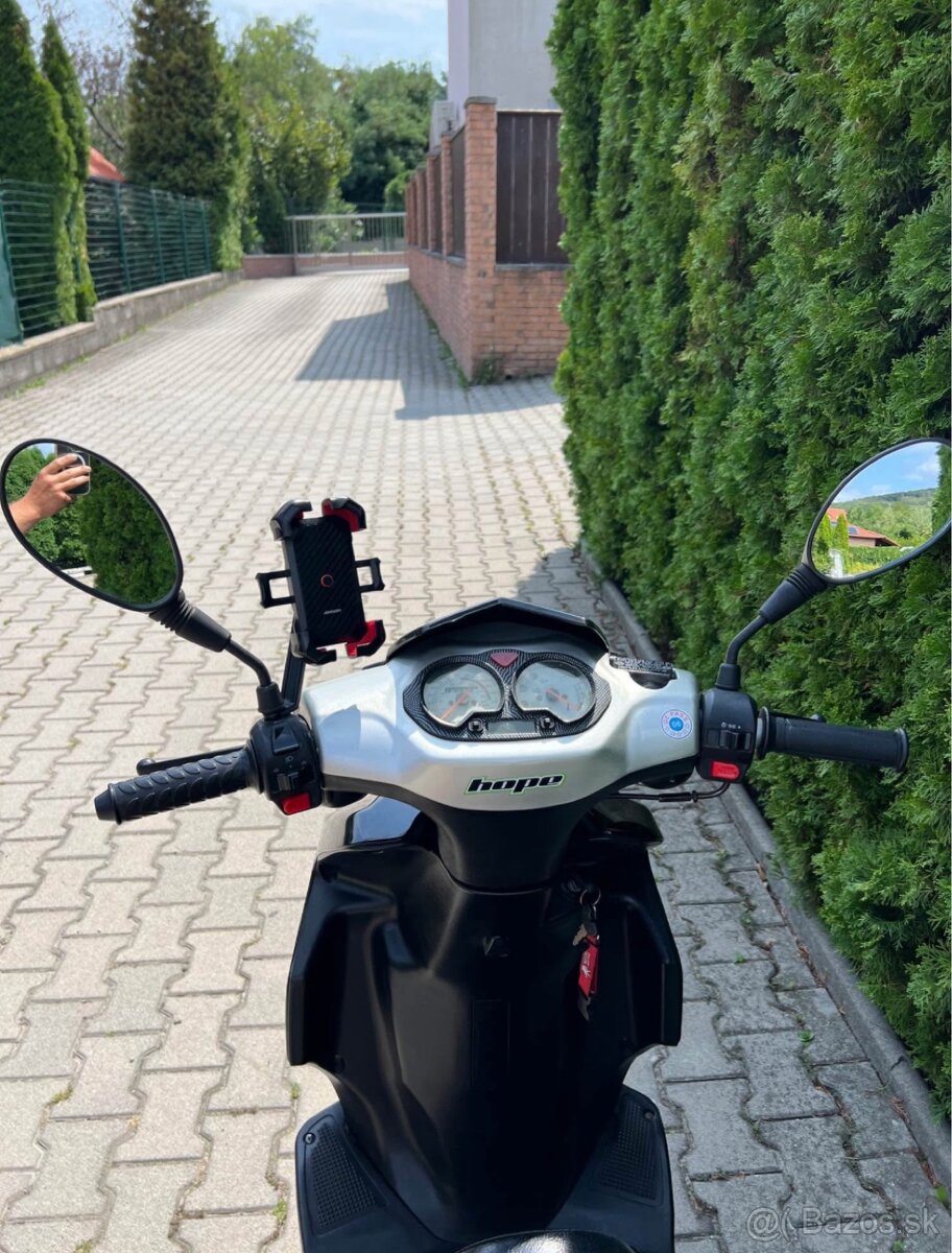 Exkluzívny Skuter 125ccm Pro, 2011 a najazdených 15 000 km