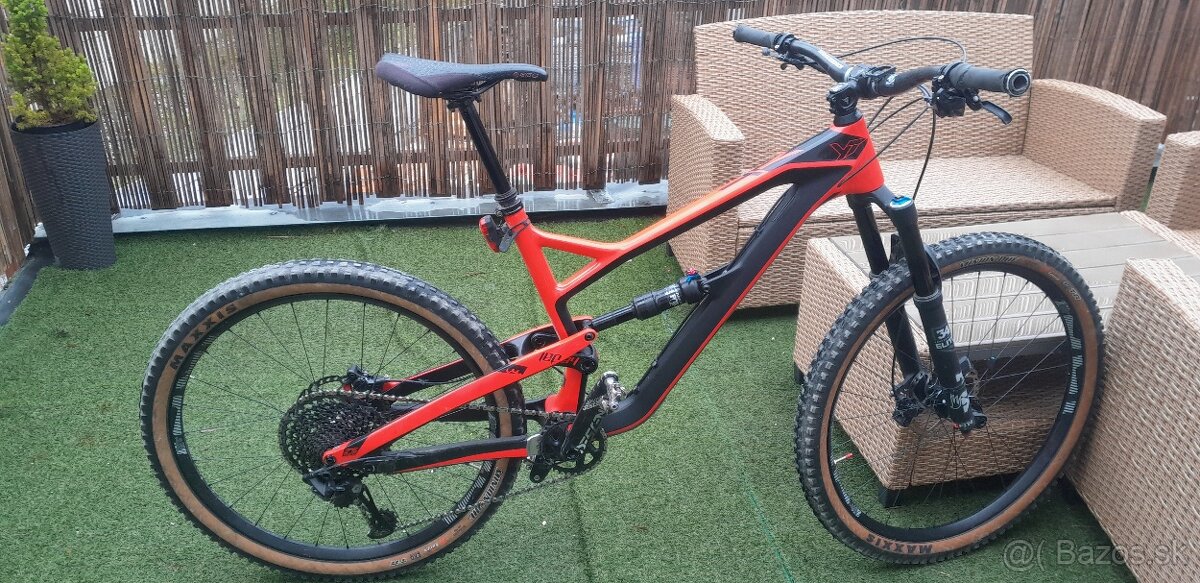 Celoodpružený bicykel YT karbon 27.5