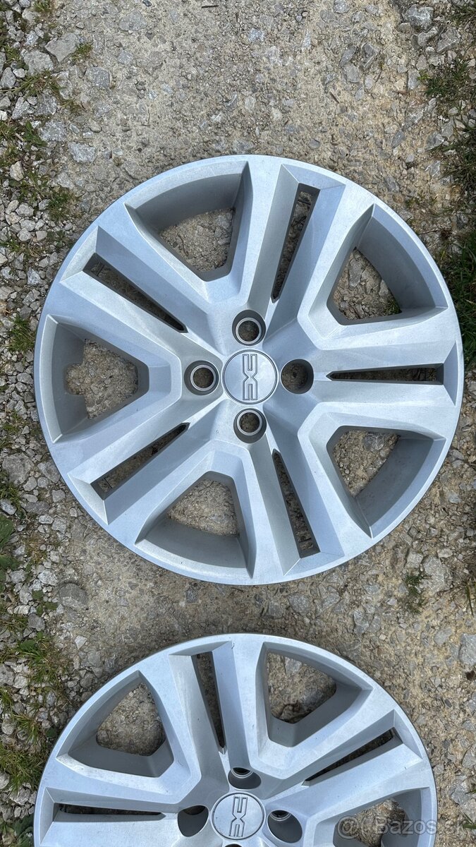 Ozdobne kryty kolies Dacia