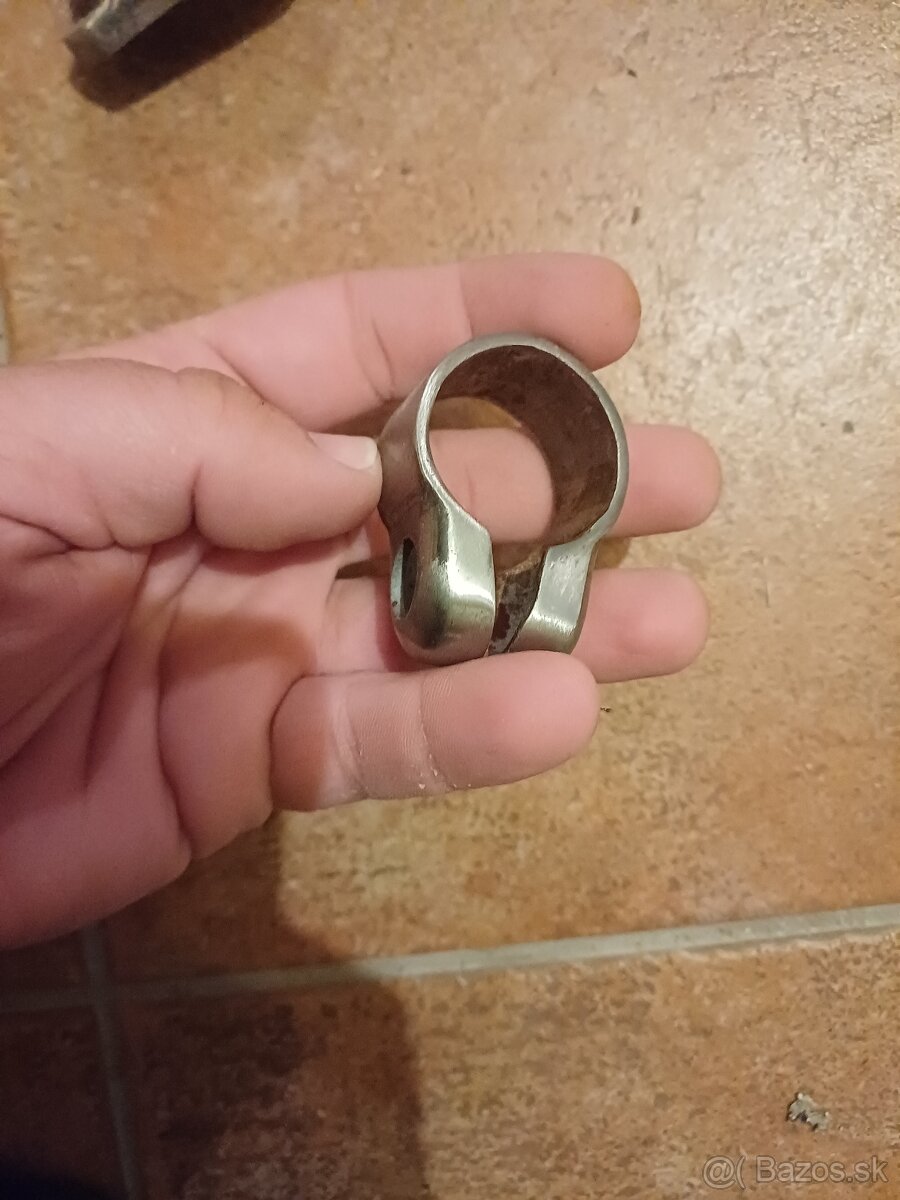 Predám objimku sedadla predvojnova jawa robot 100