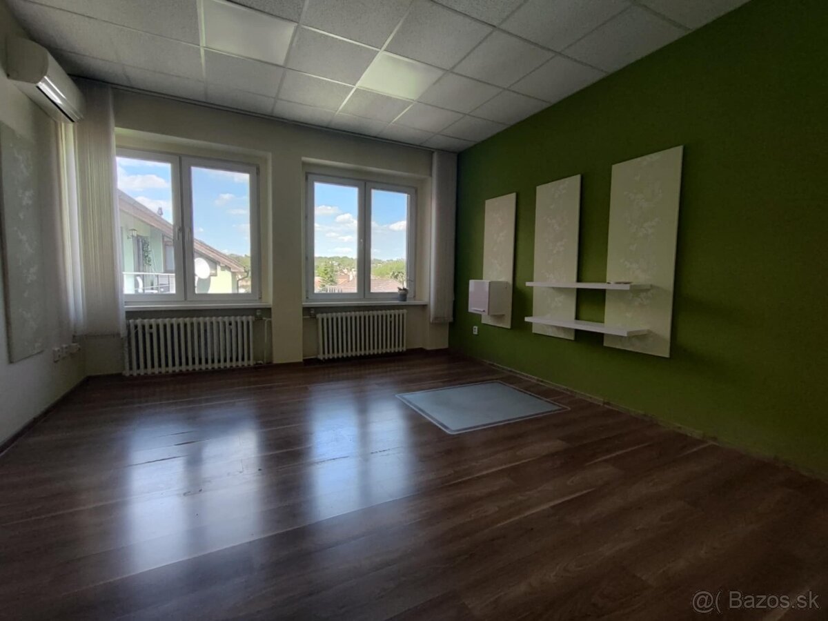 Na prenájom dve kancelárie v centre, Levice