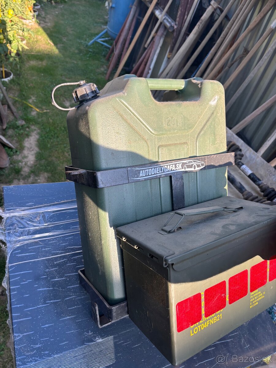 Patrol drziak na bandasku