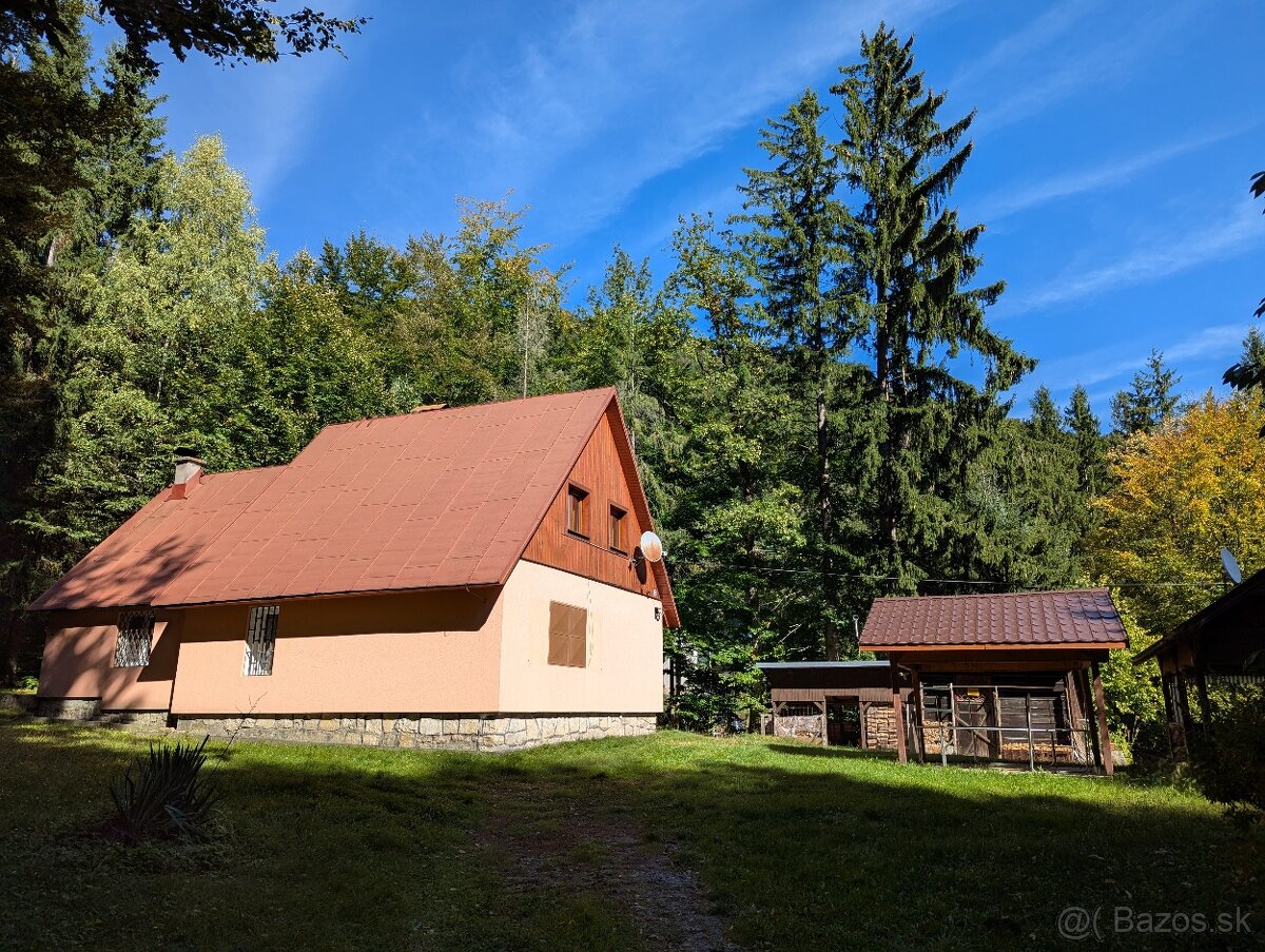 Veľmi pekná rekreačná chata s pozemkom 3858 m2-Kordíky