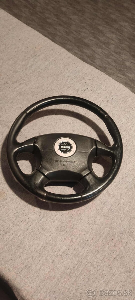 Momo volant subaru impreza WRX