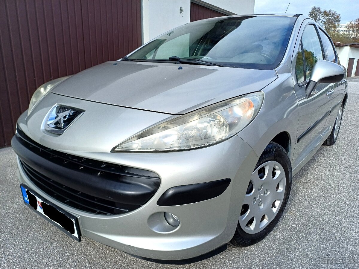 Peugeot 207 1,4i 65Kw - 107 000 Km