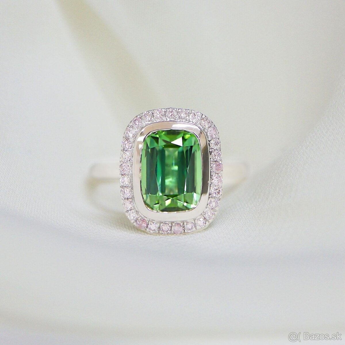 Luxusný zlatý prsteň s mohutným Turmalínom a diamantami