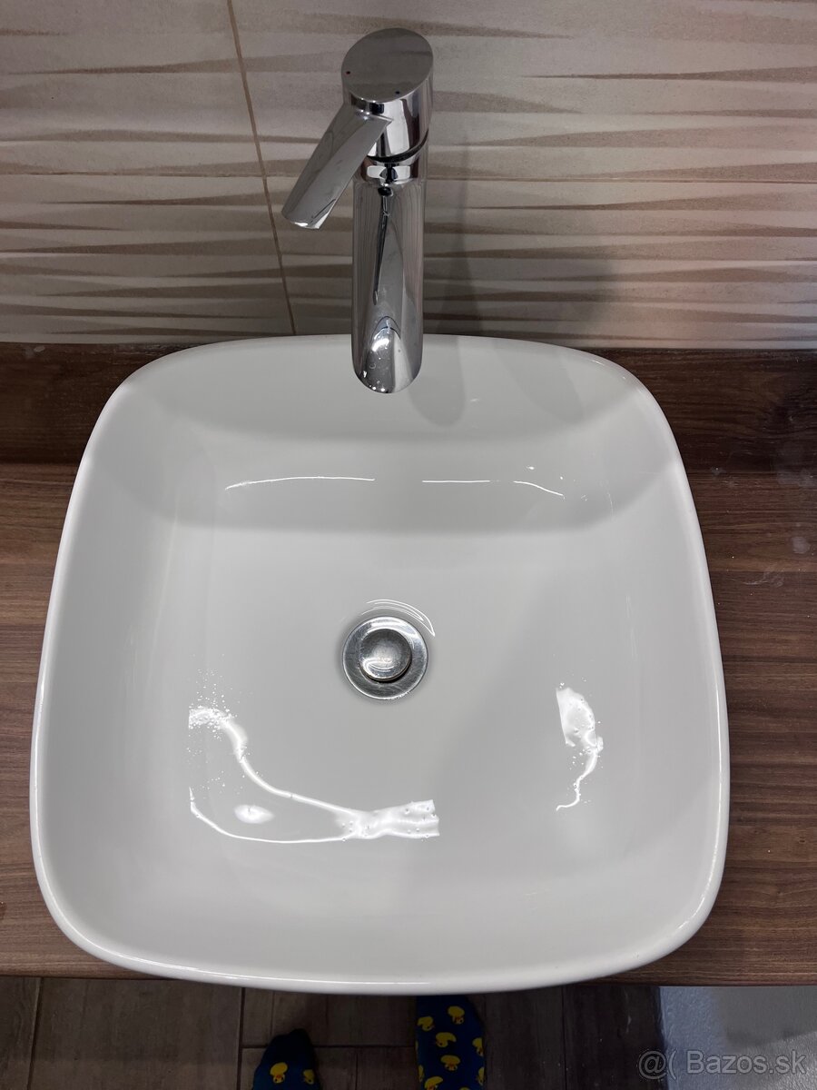 Umývadlo s batériou