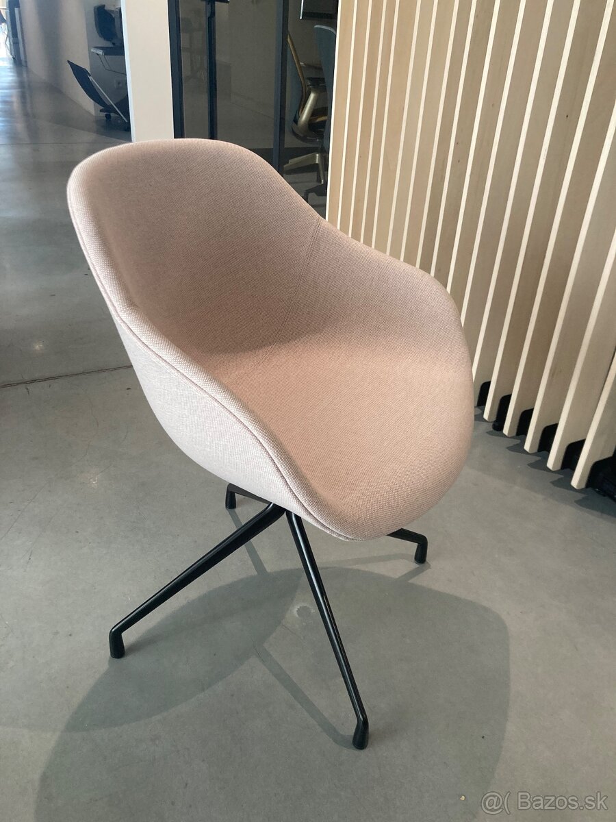 Dizajnová stolička HAY AAC 121