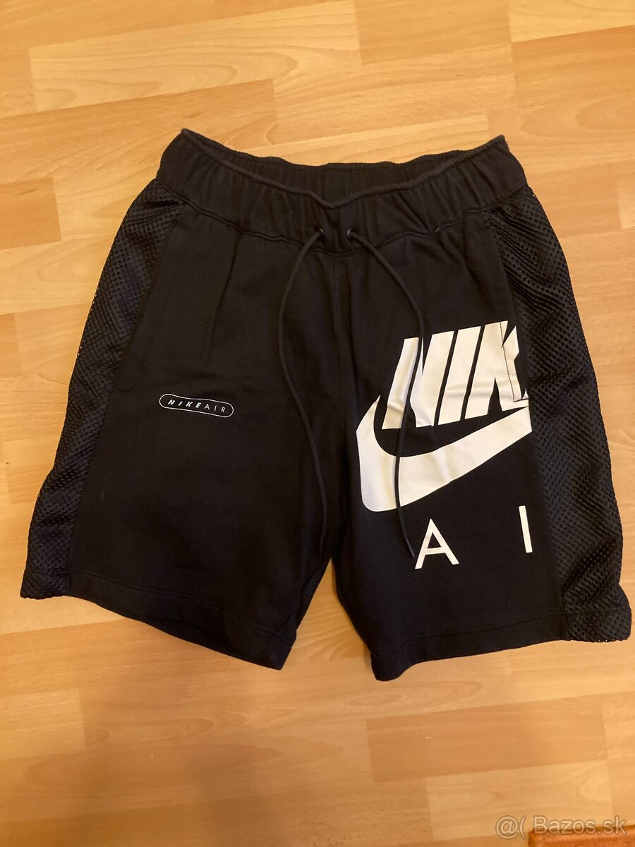 Basketbalové kraťasy jordan XS.