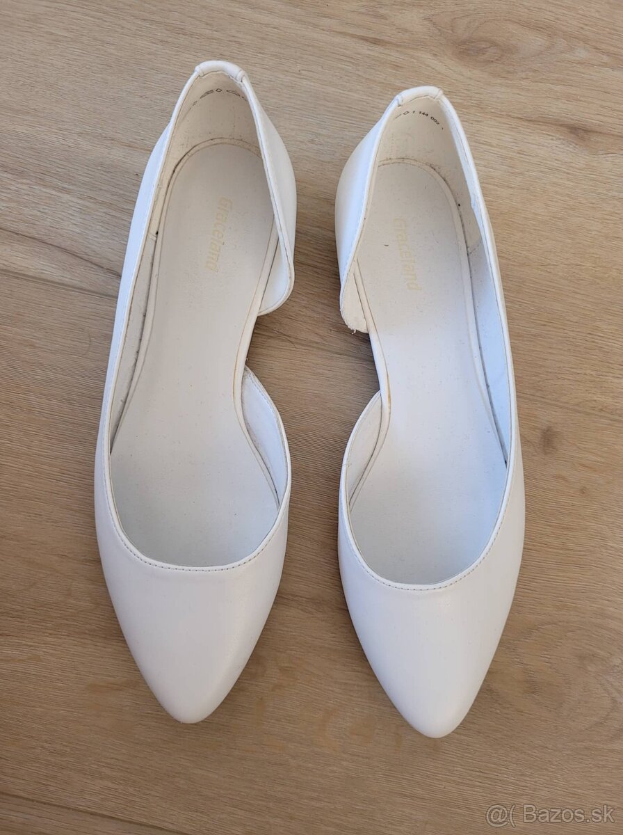 Predám dámske biele topánky (veľkosť 38/39)