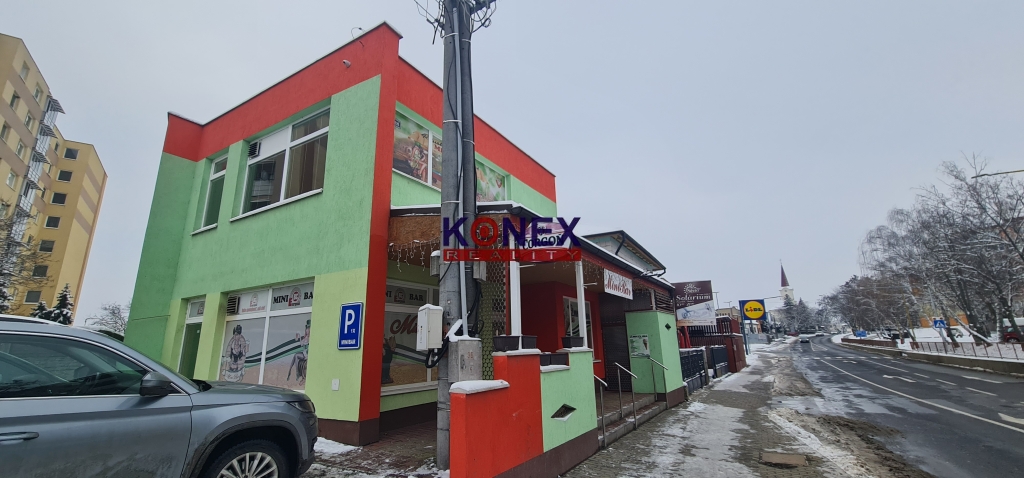 NA PREDAJ - Budova s barom v centre mesta Veľké Kapušany