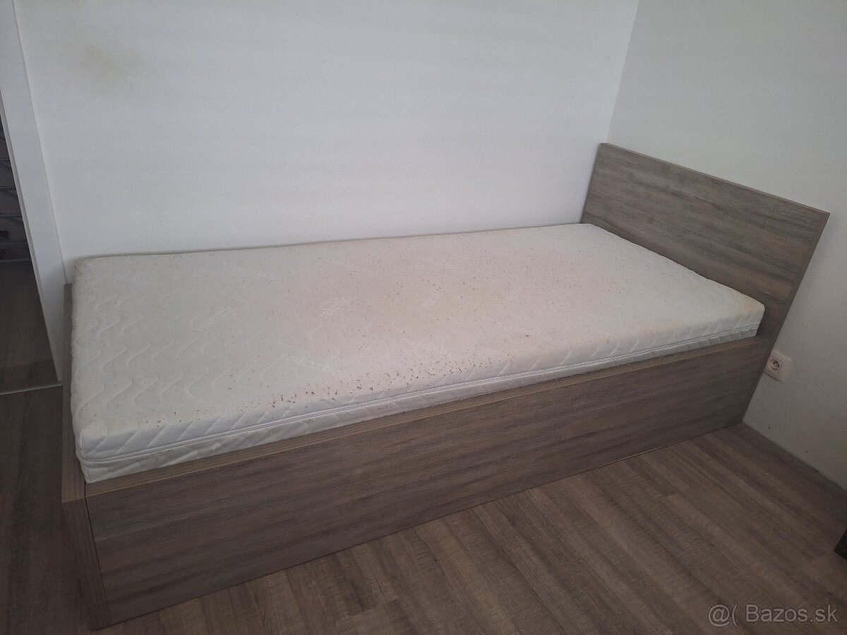 predám posteľ s roštom aj matracom